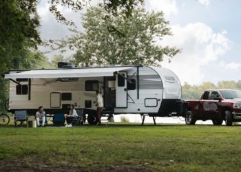 Анонсирован огромный дом на колесах Winnebago Access