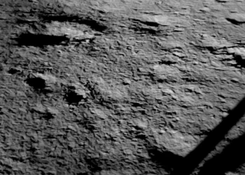 Индия показала первые фото с Луны