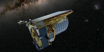 Аппарат для изучения темной материи Евклид прислал первые снимки