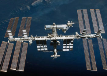 Российский космонавт впервые перемещался в космосе с помощью руки-манипулятора ERA