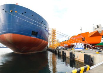 Верфь Звезда спустила на воду новые транспортные суда ледового класса