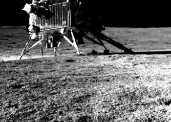 Индийская лунная станция не выходит на связь