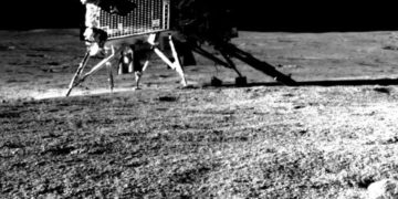 Индийская лунная станция не выходит на связь