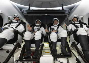 Российский космонавт в составе экипажа корабля Crew Dragon вернулся на Землю