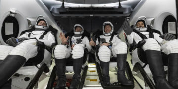 Российский космонавт в составе экипажа корабля Crew Dragon вернулся на Землю