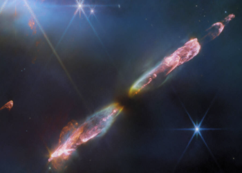 Джеймс Уэбб заснял звезду, испускающую потоки вещества