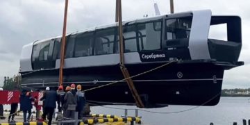 На Неве испытали катамаран Серебрянка на водородном топливе