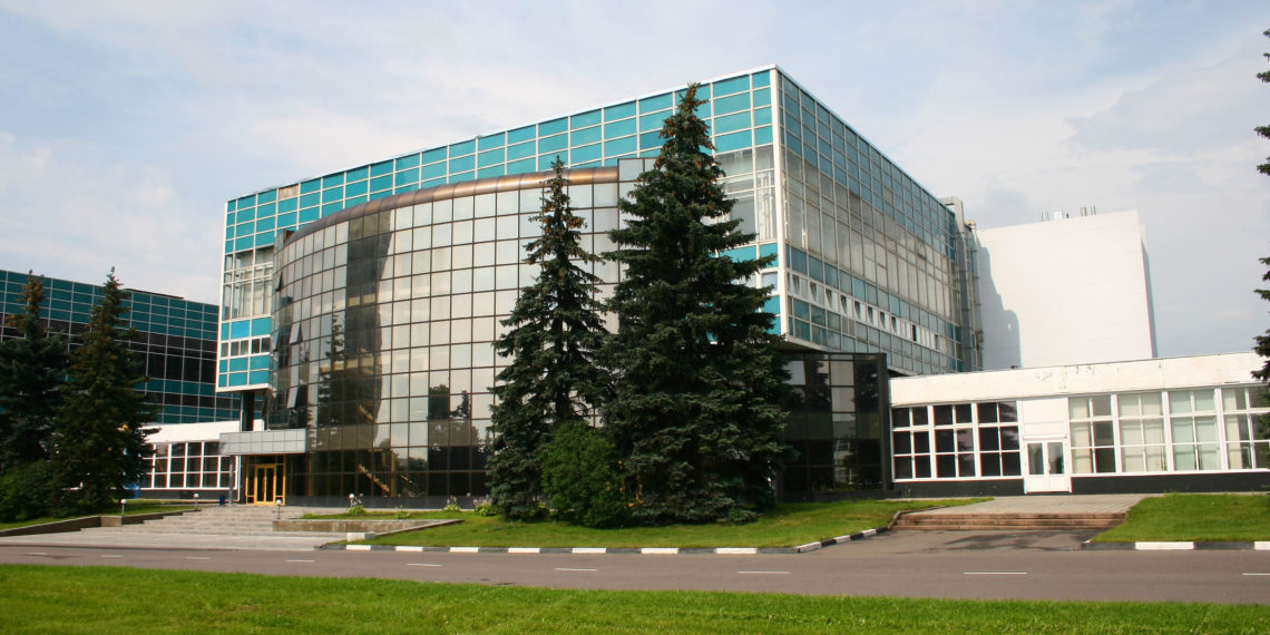 Чипы 28 нм планируют начать выпускать в России с 2027 года