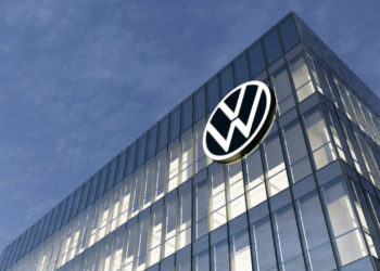 Volkswagen приостановил выпуск электрокаров на двух заводах в Германии