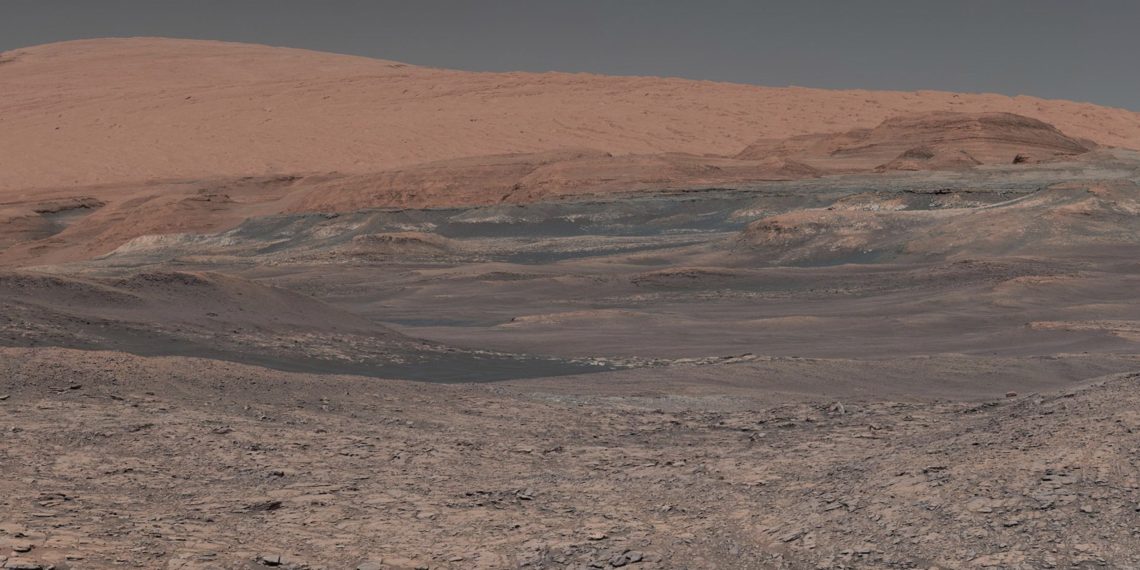 NASA составили карту залежей льда на Марсе