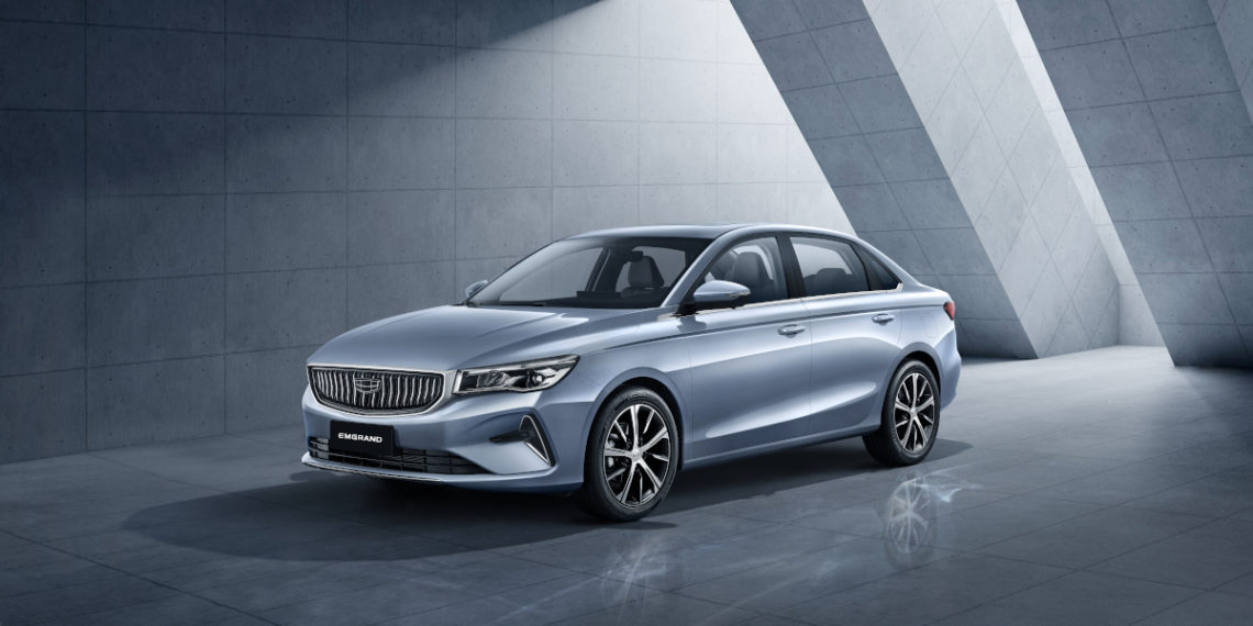 Китайский седан Geely Emgrand начал продаваться в России