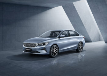 Китайский седан Geely Emgrand начал продаваться в России