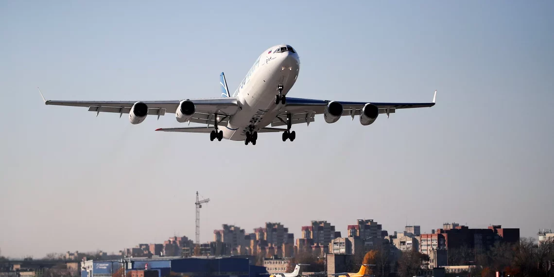 Российский самолет Ил-96-400М совершил первый испытательный полет