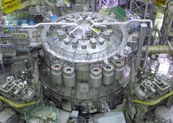Япония запустила крупнейший в мире термоядерный реактор