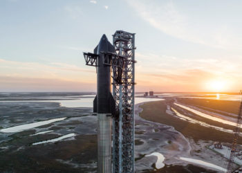 Состоялся второй испытательный полет Starship. Первая ступень взорвалась, связь со второй — потеряна