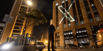 Twitter уже год под управлением Илона Маска. Что изменилось?