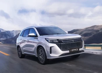 Анонсирован российский гибридный автомобиль Evolute i-Space