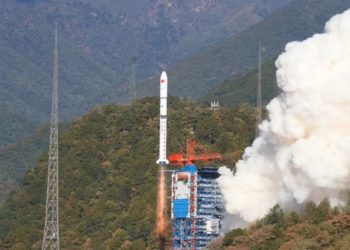 Китай успешно запустил ракету Long March 2D со спутниками зондирования Земли