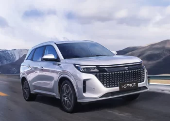 Раскрыты подробности о гибридном кроссовере Evolute i-Space