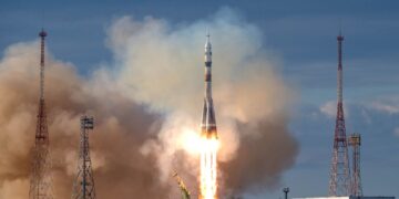 Со второй попытки: космический корабль Союз МС-25 успешно вышел на орбиту и полетел к МКС