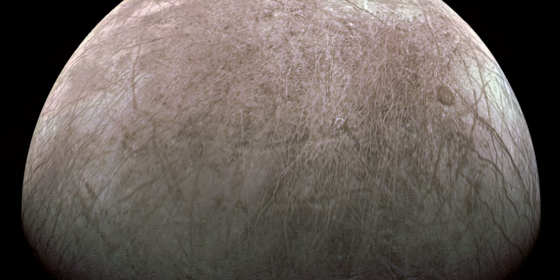 NASA запустят послание в космос на борту Europa Clipper
