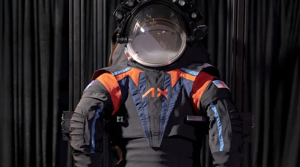 В США показали скафандры для высадки на Луну. Испытания пройдут в 2024-2025 годах