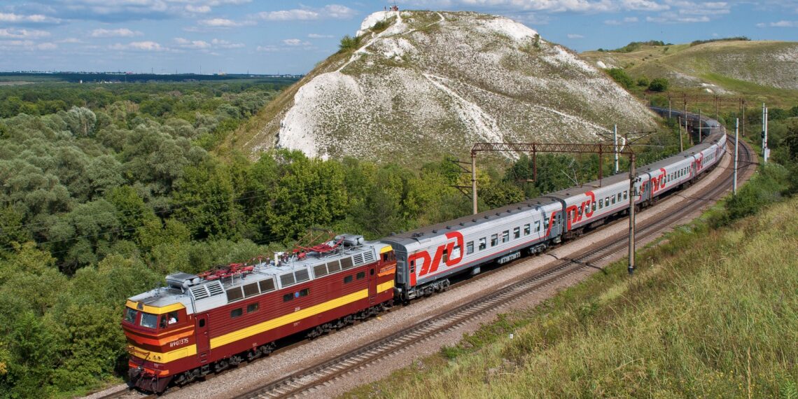 Российские высокоорбитальные спутники обеспечат интернетом поезда дальнего следования