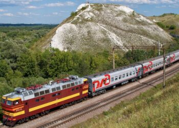 Российские высокоорбитальные спутники обеспечат интернетом поезда дальнего следования