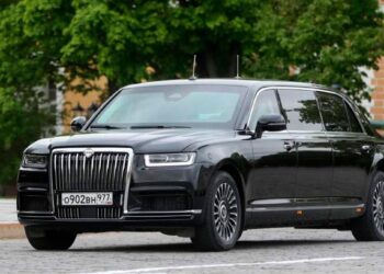 Завод Toyota в СПБ передан российскому автобренду Aurus. Новый лимузин показали на инаугурации