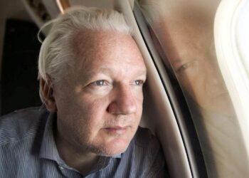 Основатель WikiLeaks Джулиан Ассанж вышел на свободу из британской тюрьмы под залог