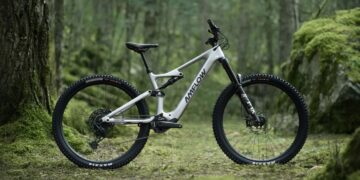 DJI внезапно представила карбоновый горный электровелосипед