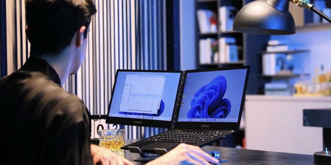 Первый ноутбук с двумя экранами в горизонтальной плоскости. Acemagic X1