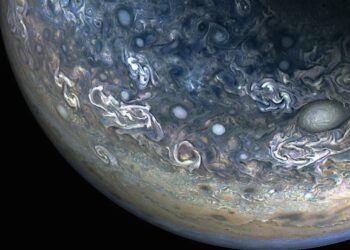 Космический зонд «Юнона» сделал впечатляющие  фотографии Юпитера