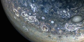 Космический зонд «Юнона» сделал впечатляющие  фотографии Юпитера