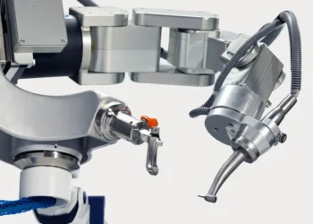 Робот-стоматолог впервые самостоятельно провел операцию человеку