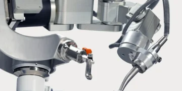 Робот-стоматолог впервые самостоятельно провел операцию человеку