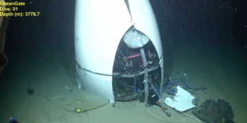 Опубликован снимок разрушенного батискафа Титан