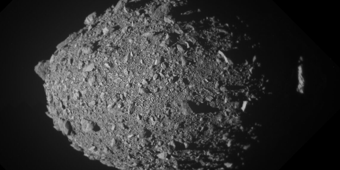 Обломки от удара космического аппарата DART об астероид могут достичь Земли
