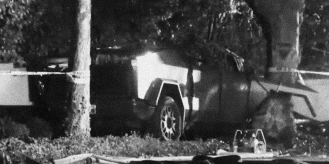 Tesla Cybertruck заблокировал двери после аварии — трое человек погибли