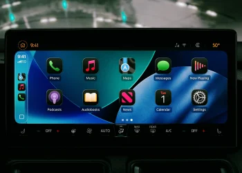 Tesla тестирует поддержку Apple CarPlay